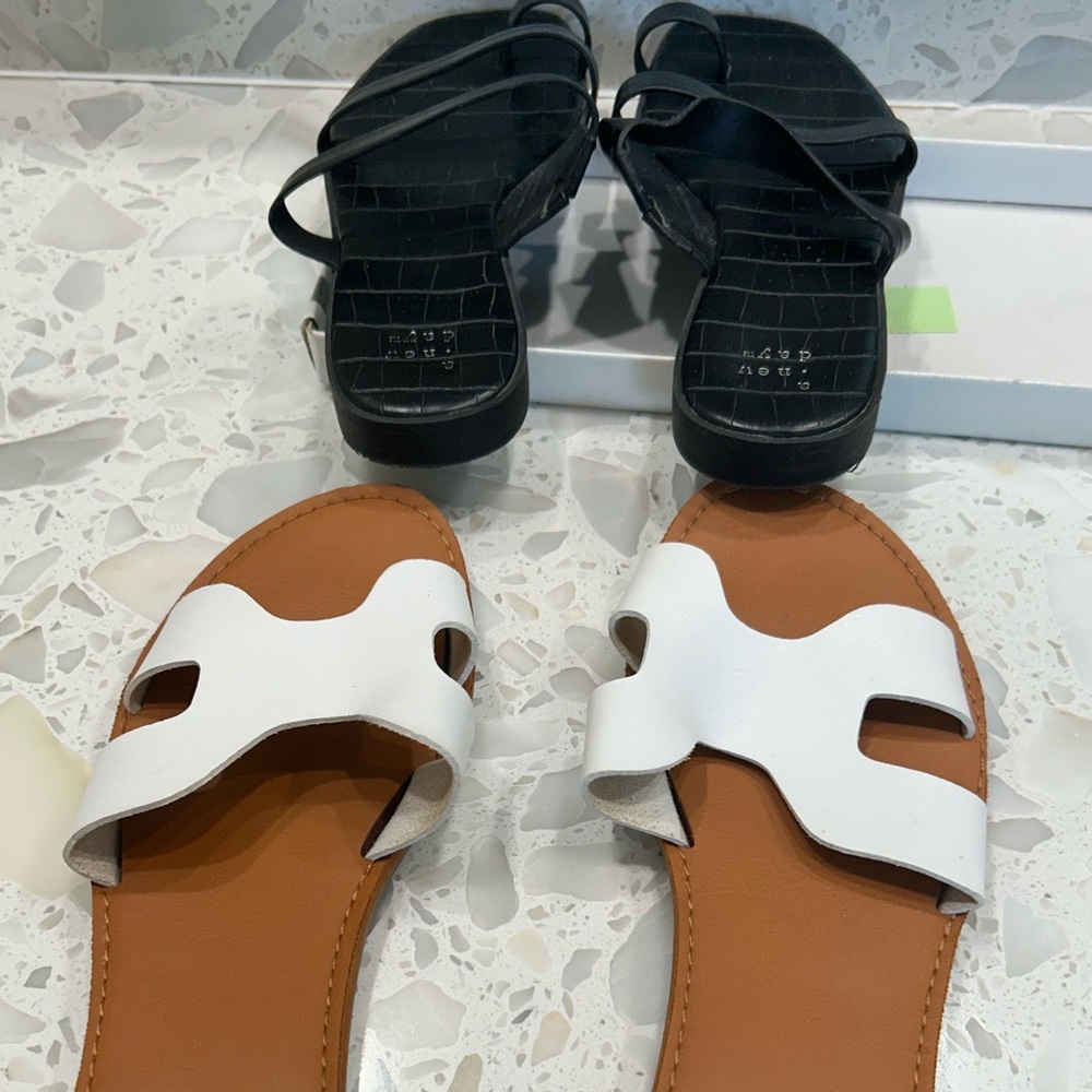 2pairs of slippers